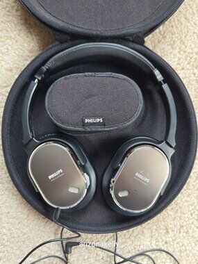 Philips Noise Canceling Headphones in Hard Case